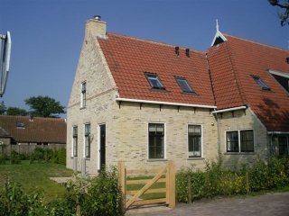 Buitenaanzicht de Vergulde kikker mini Buitenaanzicht de Vergulde kikker mini